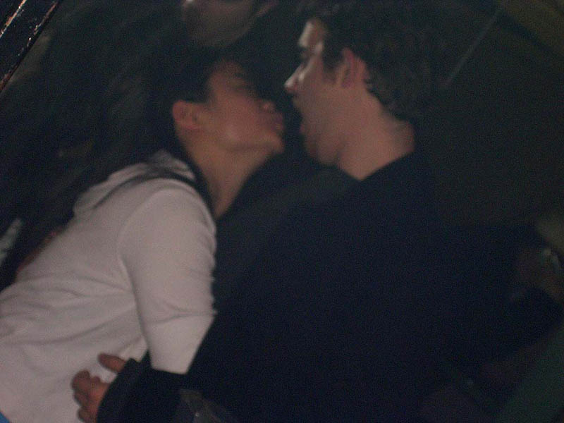 MJ Eat Kiss